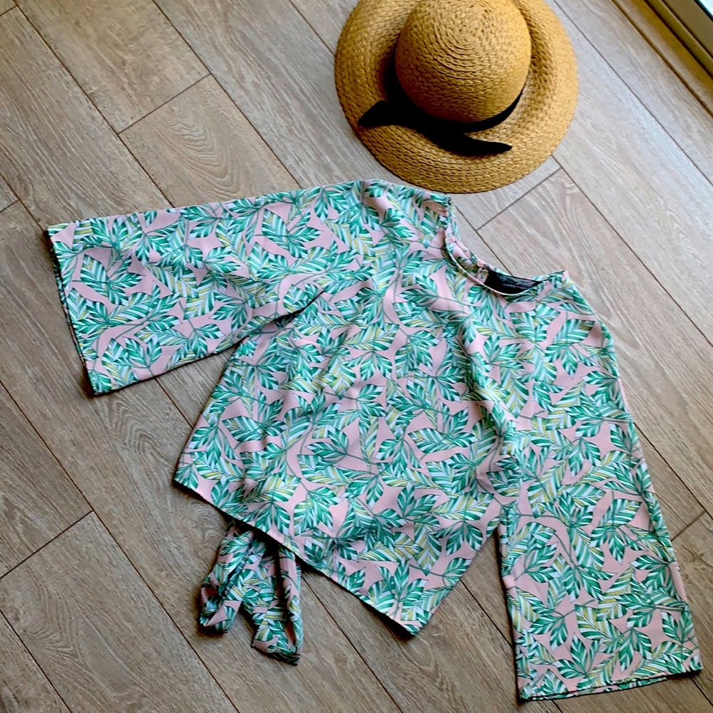 Tropical leaves and pink/beige flowy top